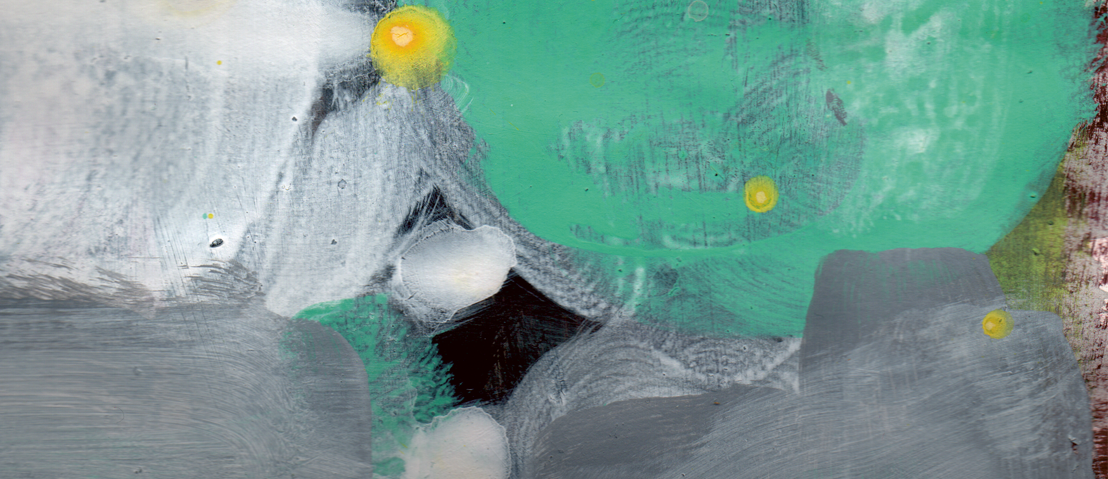 Sadikni, Kunsttherapie -Bild 1 - Intuitive Komposition mit Acrylfarbe. Graue, weiße und grüne Farbflächen auf dunklem Hintergrund mit gelb-orangen Highlights.  